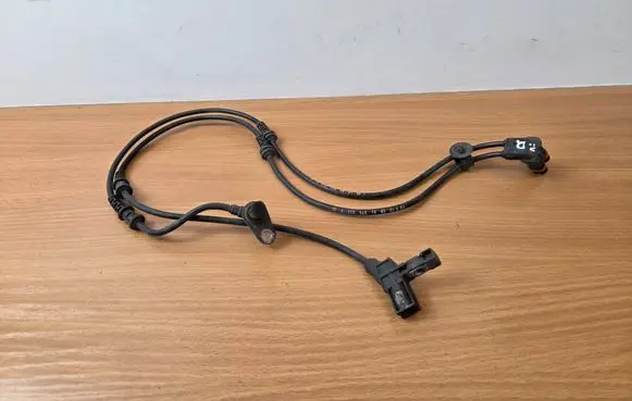 Mercedes-Benz E AMG W212 Brake pads wear sensor A2125401605 A2129050801