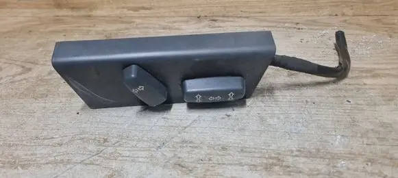 Volvo XC90 Seat control switch 8682703