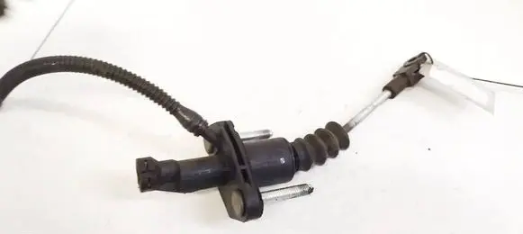 Opel Astra H Clutch master cylinder 90523769