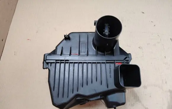 Toyota RAV 4 (XA50) Air filter box 1781237040