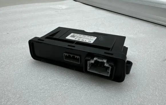 Tesla Model X Hand brake control module 100761800E 2117G70000712