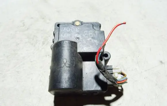 Mitsubishi Galant Air flap motor/actuator MR268261
