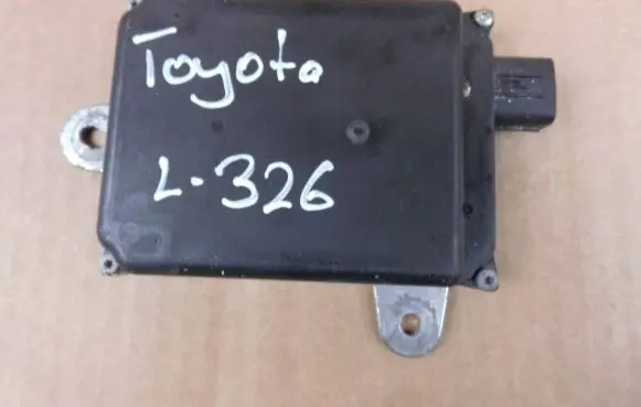 Toyota Prius+ (ZVW40) Blind spot module 881620W270