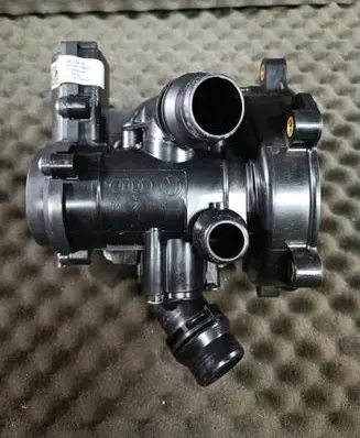 Audi A5 8T 8F Thermostat housing 06L121111B