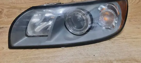 Volvo V50 Headlight/headlamp 30698891