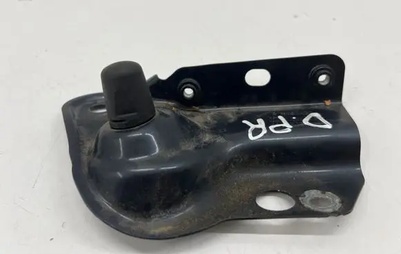 Fender mounting bracket