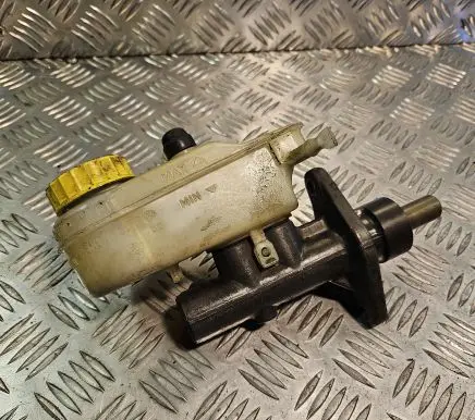 Master brake cylinder