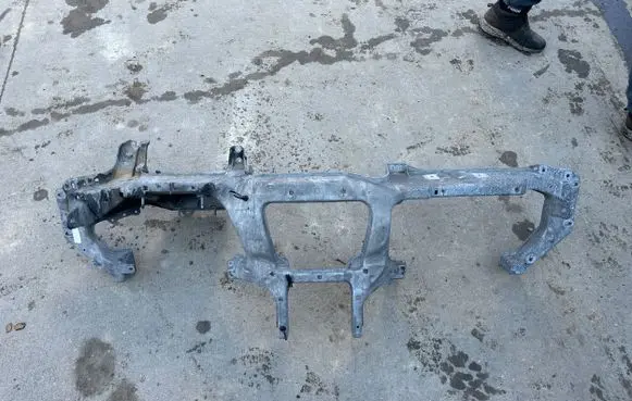 Jeep Grand Cherokee WL Dashboard cross member/frame bar 