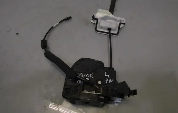 Renault Latitude (L70) Front door lock