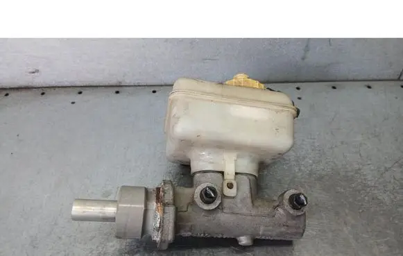Skoda Octavia Mk1 (1U) Master brake cylinder 21027099