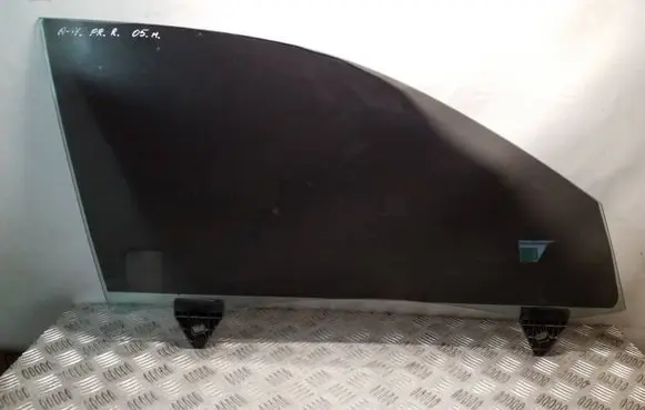 Audi A4 S4 B7 8E 8H Front door window glass four-door 