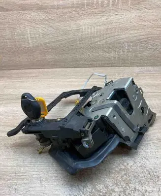 BMW 5 E39 Rear door lock 8352165 FRONTLEFTSIDE WITHKEY