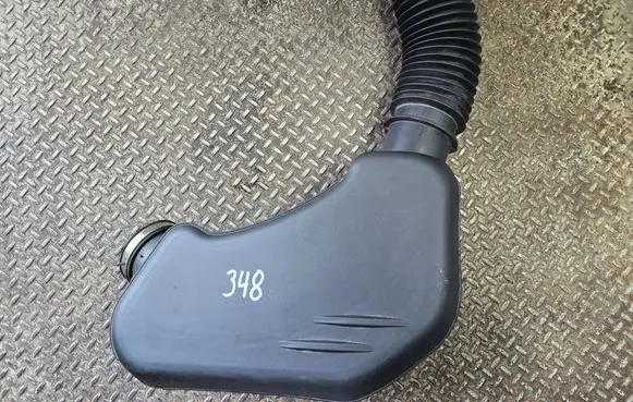 Dodge Challenger Intake resonator 68413346AA