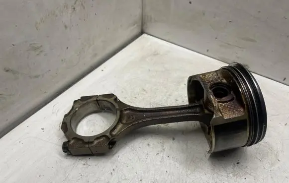 Lexus RX 330 - 350 - 400H Piston with connecting rod
