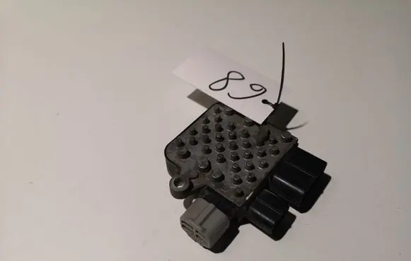 Tesla Model S Coolant fan relay 8282120280
