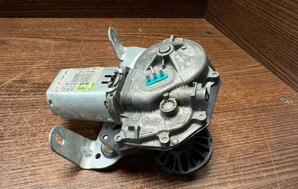 Peugeot 407 Rear window wiper motor 964650088000