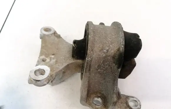 Honda CR-V Engine mount bracket 52SWY
