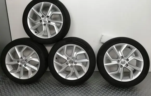 Nissan Pulsar R16 alloy rim 