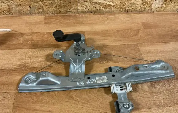 Opel Meriva B Rear door manual window regulator 13265805