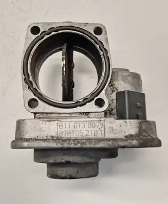 Opel Astra J Throttle valve 8981052101 B110130079