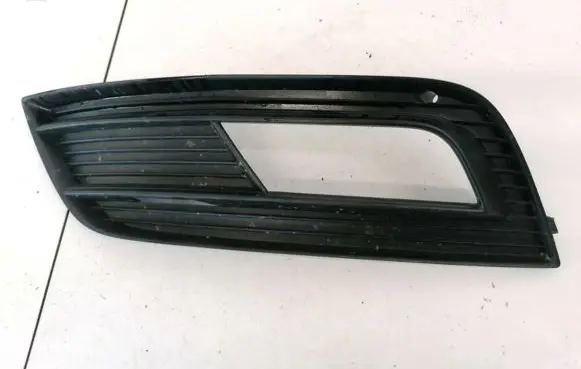 Audi A1 Front bumper lower grill 8X0807681K 8X0807681