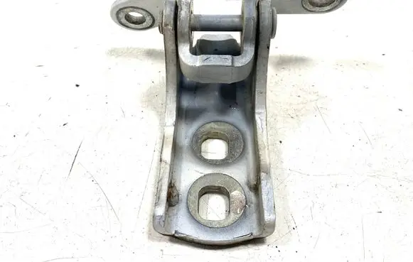 Chevrolet Volt I Front door upper hinge A049175 C46