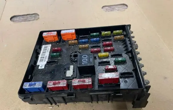Volkswagen PASSAT B6 Fuse module 3C0937125 63592777