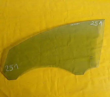 Volvo V50 Front door window glass four-door