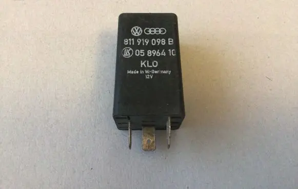 Volkswagen PASSAT B5 Other relay 811919098B
