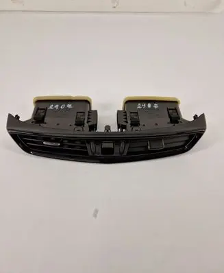 Nissan X-Trail T32 Dash center air vent grill 687504CE0A