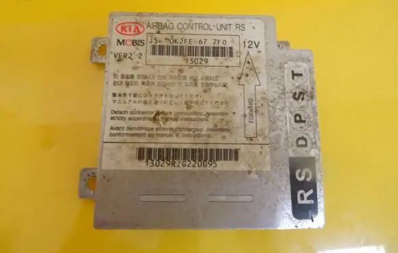 KIA Carens I Airbag control unit/module 0K2FE677F0