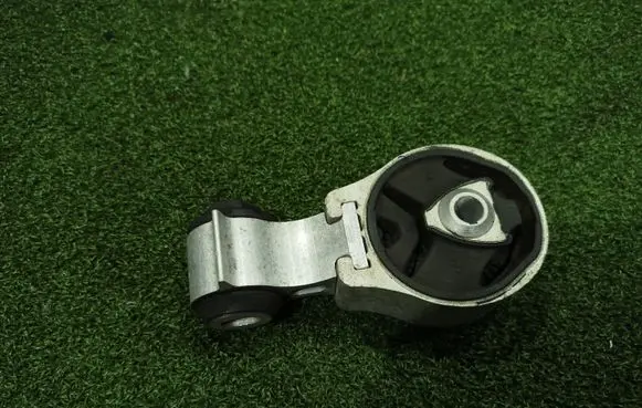 Engine mount bracket