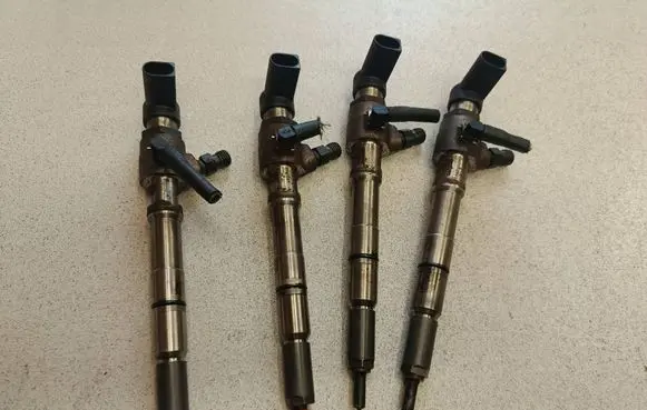 Volkswagen Caddy Fuel injectors set 03L130277B