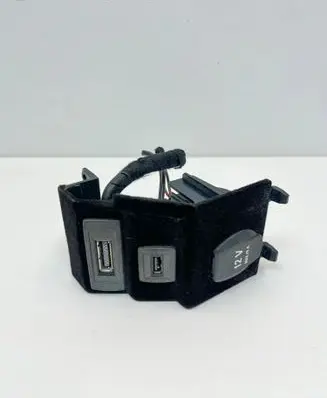Mercedes-Benz SL R231 AUX in-socket connector A2318211311 2318211311