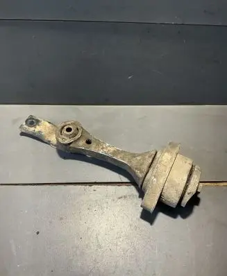 Volkswagen Golf IV Engine mount bracket 