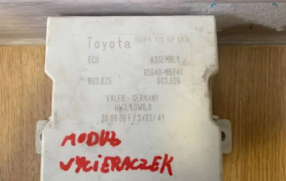 Toyota Avensis T250 Window wiper relay 8594005040