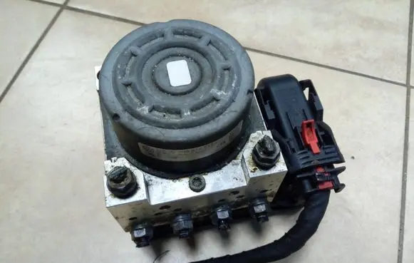 Skoda Octavia Mk3 (5E) ABS Pump 5Q0907379A 5Q0614517 NE52918