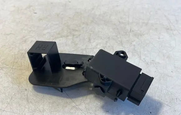 Porsche Taycan 9J1 Seat heating relay 3F0959772