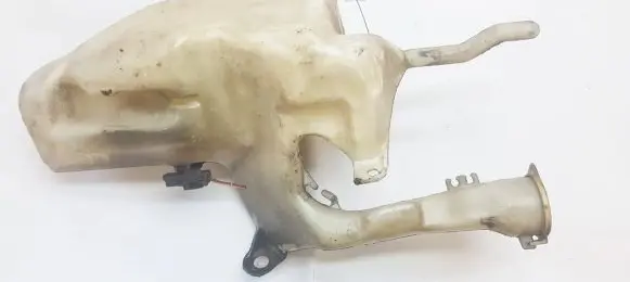 Mitsubishi Carisma Windshield washer fluid reservoir/tank