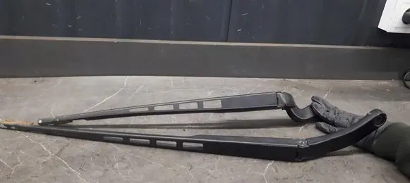 Audi A6 S6 C6 4F Front wiper blade arm 4f1955409