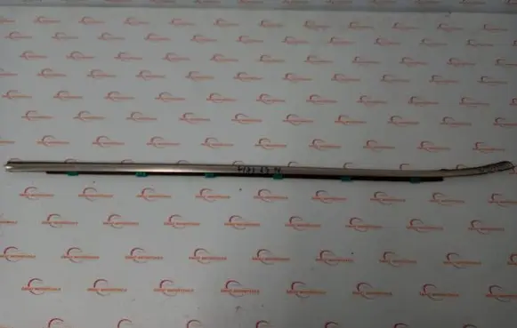 Hyundai i30 Front door windshield rail 