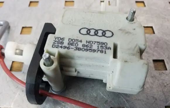 Fuel tank cap lock