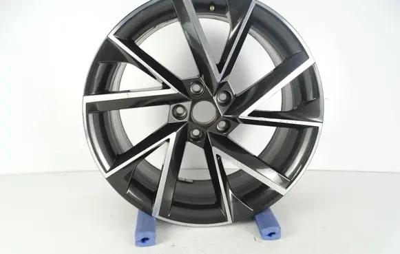Skoda Karoq Original wheel cap 57A601025R