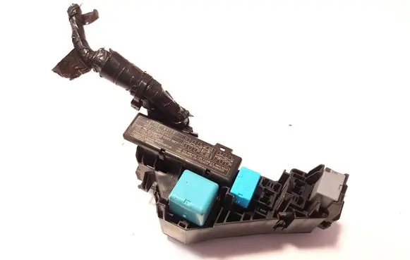 Toyota Hilux (AN120, AN130) Fuse module 77851I 90987T2003