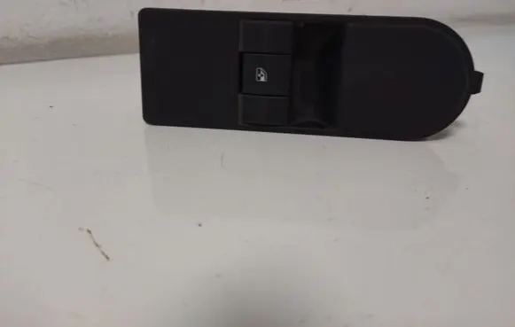 Opel Zafira B Electric window control switch 13228709