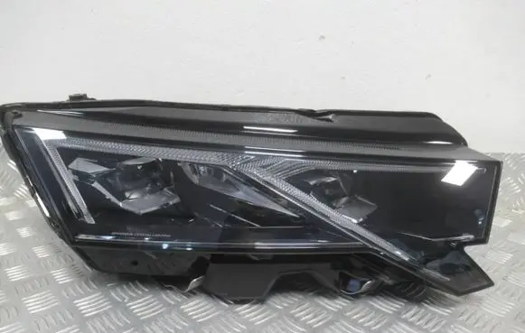 Skoda Octavia Mk4 Headlight/headlamp 5E4941036 0301134234AA LE22A6498