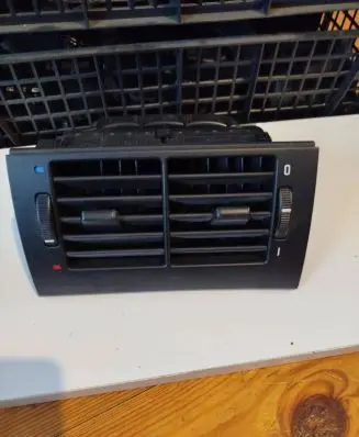 BMW 5 E39 Rear air vent grill 8376150