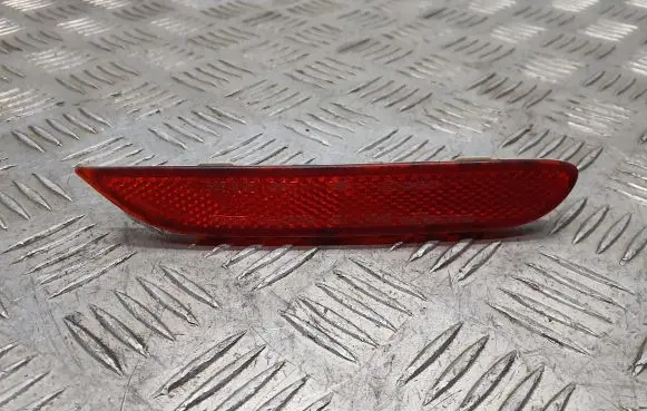 Infiniti Q70 Y51 Rear tail light reflector