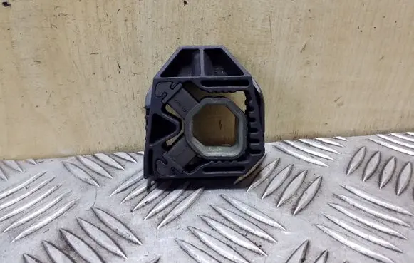 Volkswagen Eos Radiator mount bracket 1K0121867D 1Z0121367B