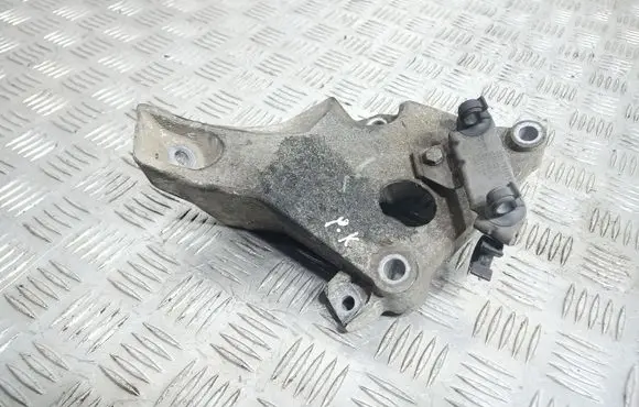 BMW 1 E81 E87 Engine mounting bracket 6775041